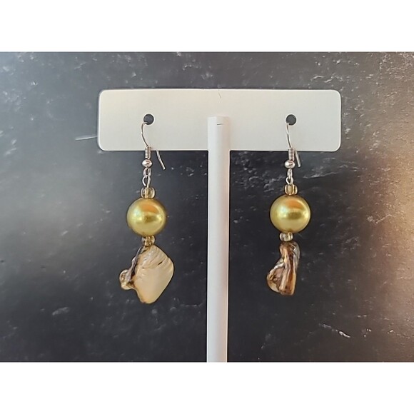 Green And Tan Beaded Shell Dangling Earrings Vintage Costume Jewelry - Picture 3 of 10